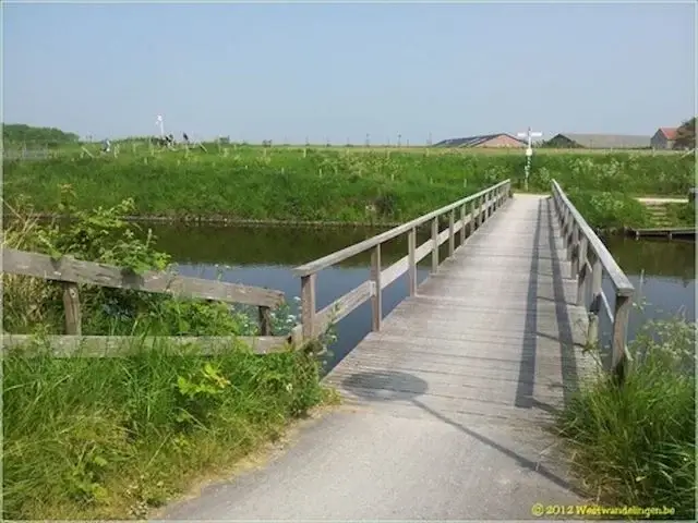 brug over the drainage canal