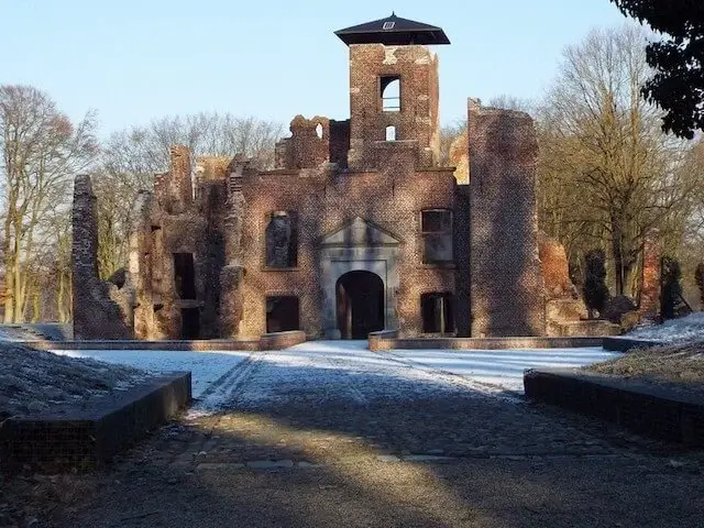ruines of bleyenbeek castle
