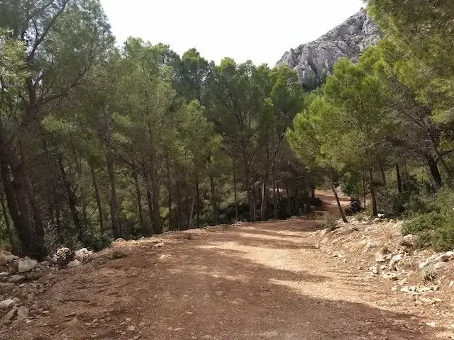 unpaved road to Ermita Vella