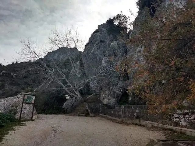 Camí de la Cova de la Serp with steps