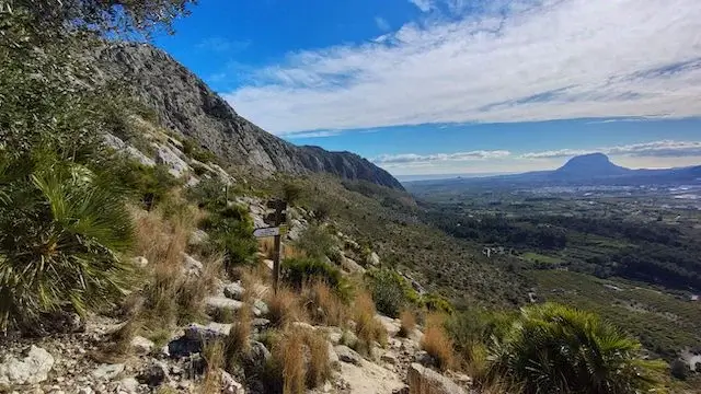 Wandelen op en rond de Sierra de Segària