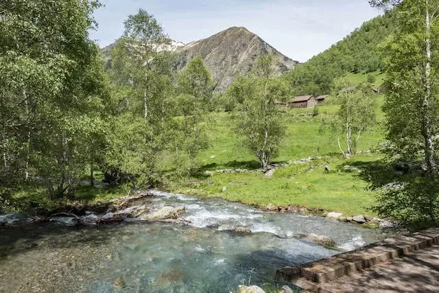 zicht op bordes de noarre en de Noarre rivier