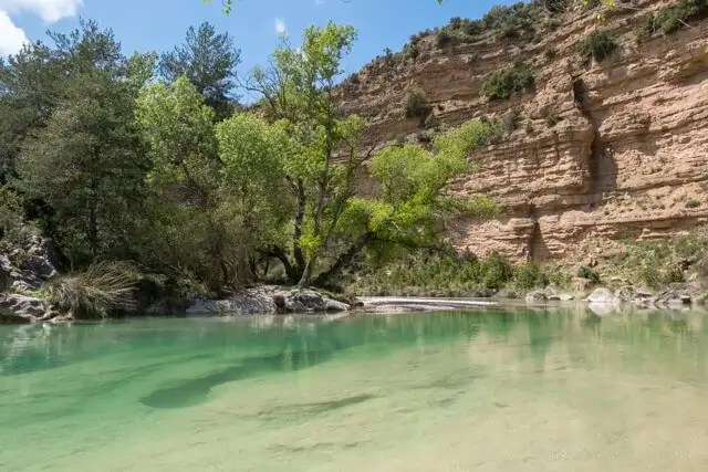 turquoise lagune aan de tamara rivier