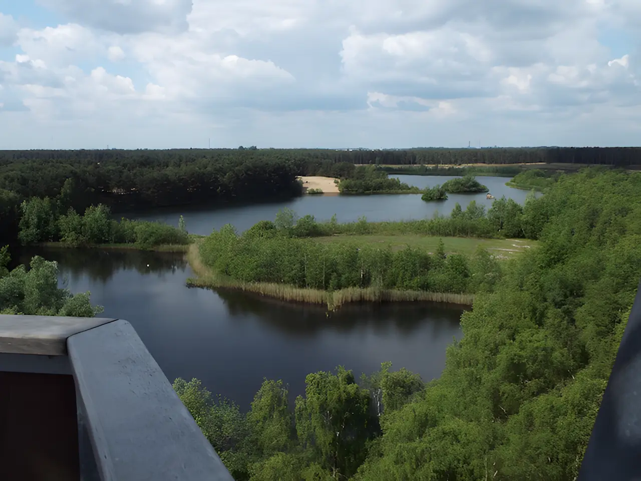 uitzicht vanop de 30 meter hoge uitkijktoren