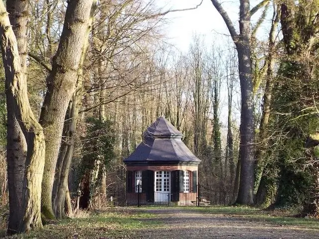 een bijgebouw van kasteel arcen