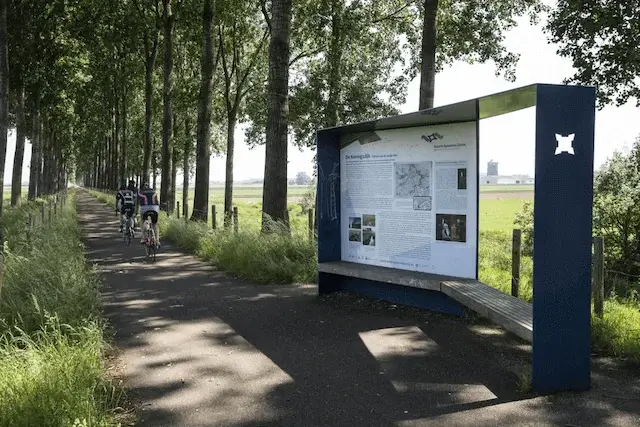 informatiebord op de koningsdijk