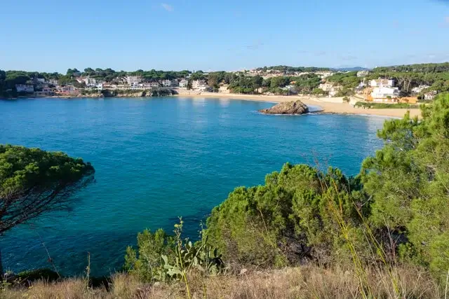 zicht op het strand van la fosca