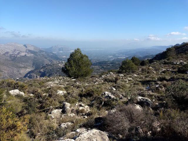 Along the flanks of the Sierra del Penyal