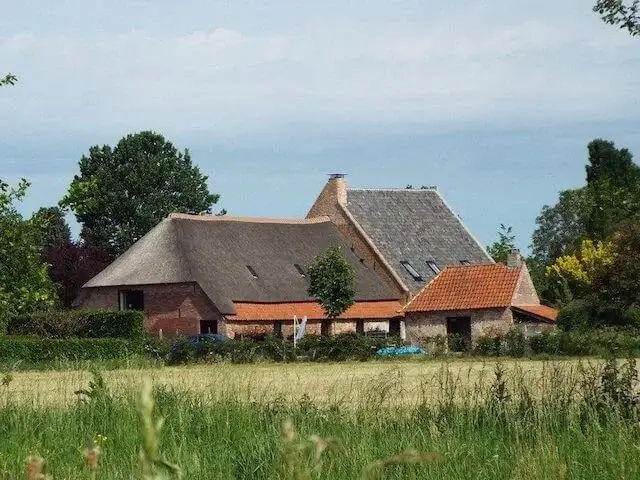 woonboerderij aan de rand van lennisheuvel
