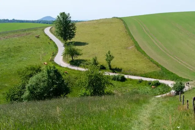 Mooie glooiing van de weifberg naar het uitzichtpunt aan de Kaltenbergblick 