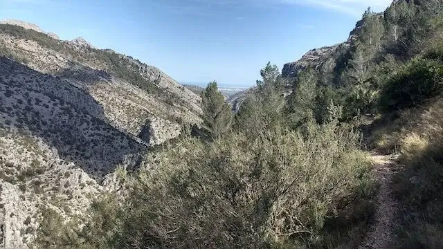 mooi bergpad boven de Vall de Laguar