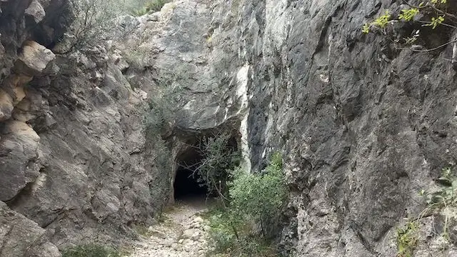 tunnel naar de Presa de Isbert