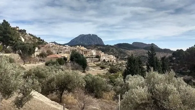 zicht op het bergdorpje sella