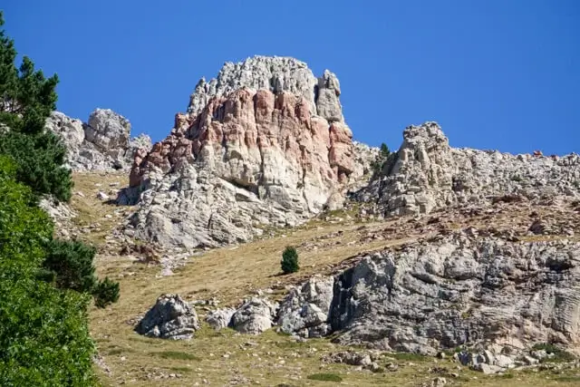 zicht op de grillige rotsformaties aan de Torrent del Serrat Gran