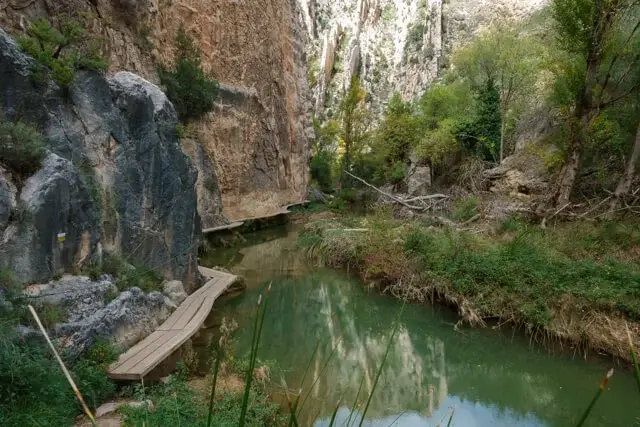footbrigde close to the water of the Guadalope river