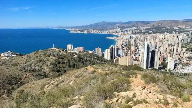 uitzicht op Benidorm en de Middellandse Zee