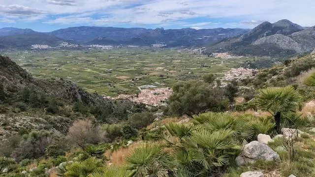 panoramisch uitzicht over de Orba-vallei