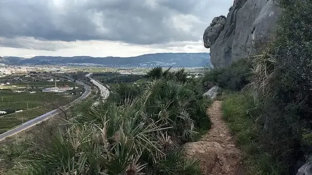 smal panoramisch bergpad